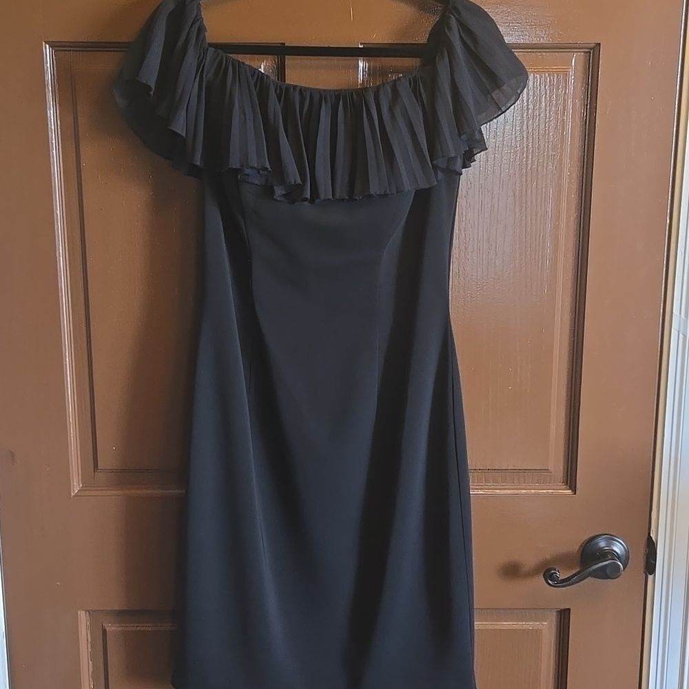 Carmen Marc Valvo-Blk fitted dress w/pleated overlay sheer neck Sz 6.